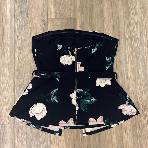 Floral peplum tube top size medium - Picture 2 of 6